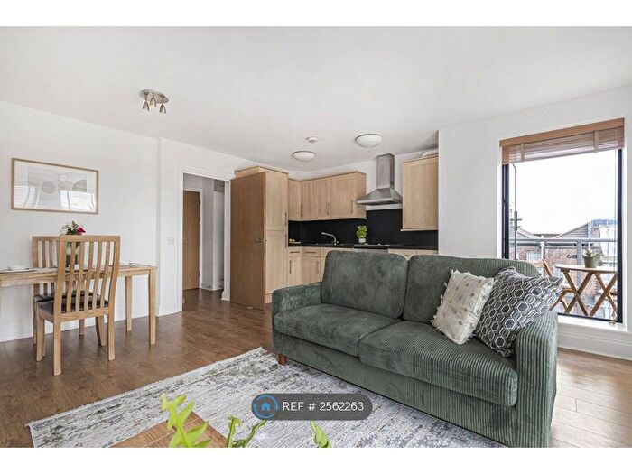 2 Bedroom Flat To Rent In Hercules Place, London, N7
