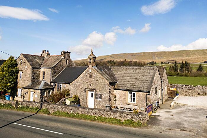 6 Bedroom Semi Detached House For Sale In The Old School Bunkhouse, Chapel-le-Dale, LA6