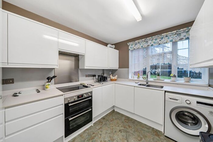 2 Bedroom Maisonette For Sale In The Rutts, Bushey, WD23