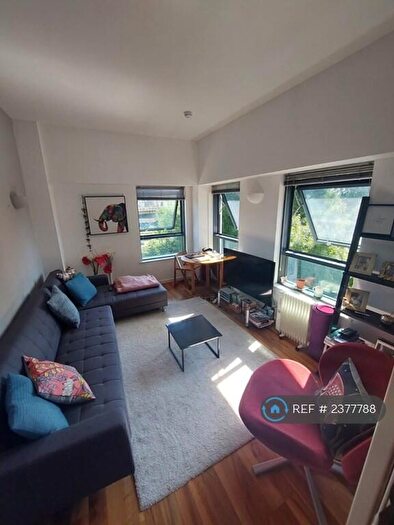 2 Bedroom Flat To Rent In Riverside Way, Leeds, LS1