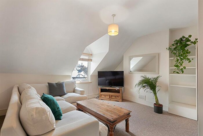 1 Bedroom Flat To Rent In Cromford Road, Putney, SW18