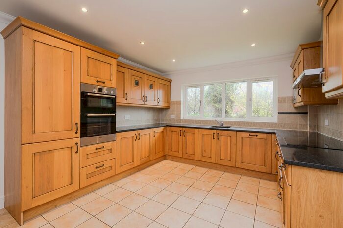 5 Bedroom Detached House To Rent In Walnut Grove, Banstead, Surrey, SM7