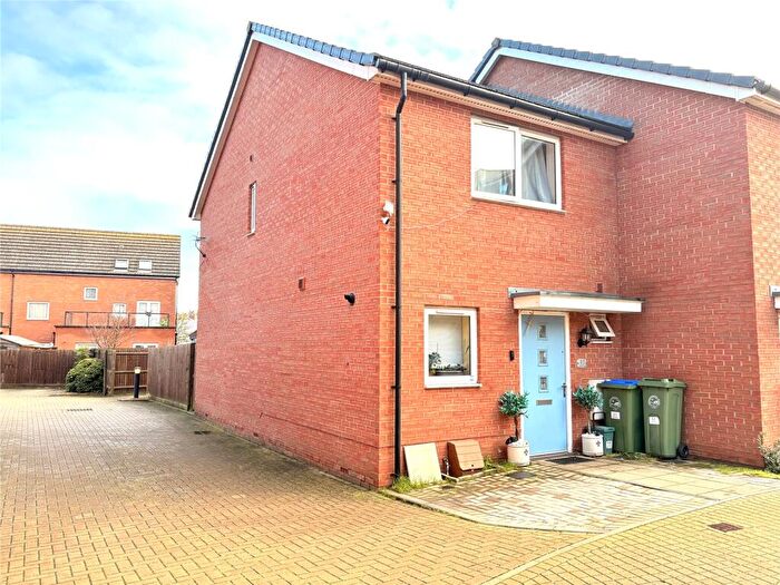 2 Bedroom Semi Detached House For Sale In Cubitt Street, Aylesbury, Buckinghamshire, HP19