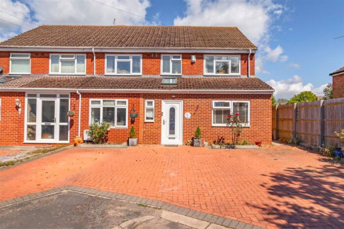 5 Bedroom Semi-Detached House For Sale In Hill Top Close, Southam, CV47