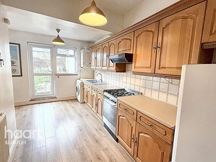 3 Bedroom Terraced House For Sale In Park Street, Slough, SL1