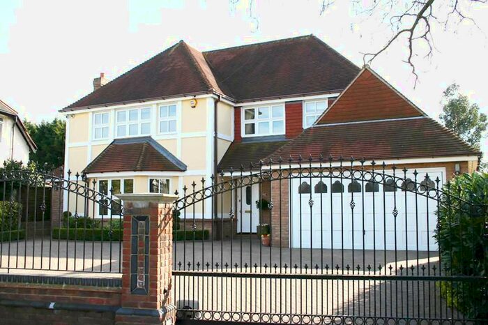 5 Bedroom Detached House To Rent In Parkstone Avenue, Hornchurch, RM11