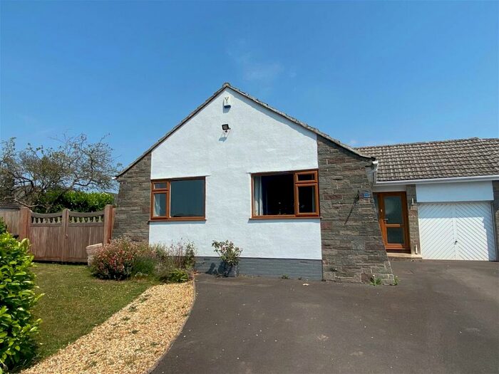 3 Bedroom Link Detached House For Sale In Hillview Gardens, Felton, BS40