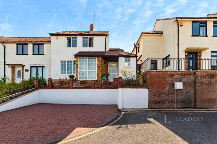 4 Bedroom House To Rent In Roseberry Gardens, Orpington, BR6