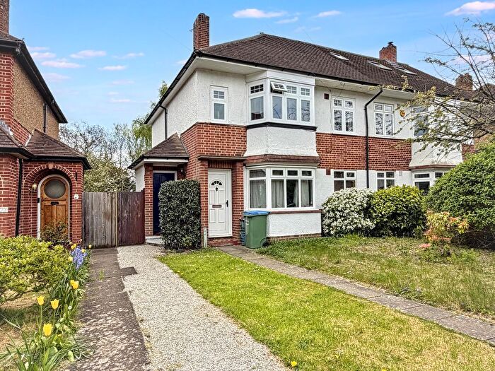 2 Bedroom Flat To Rent In Speer Road, Thames Ditton, KT7