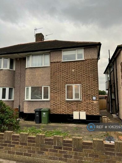 2 Bedroom Maisonette To Rent In Meadowview Road, London, SE6