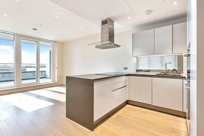 2 Bedroom Apartment For Sale In Queenstown Road, London, SW11