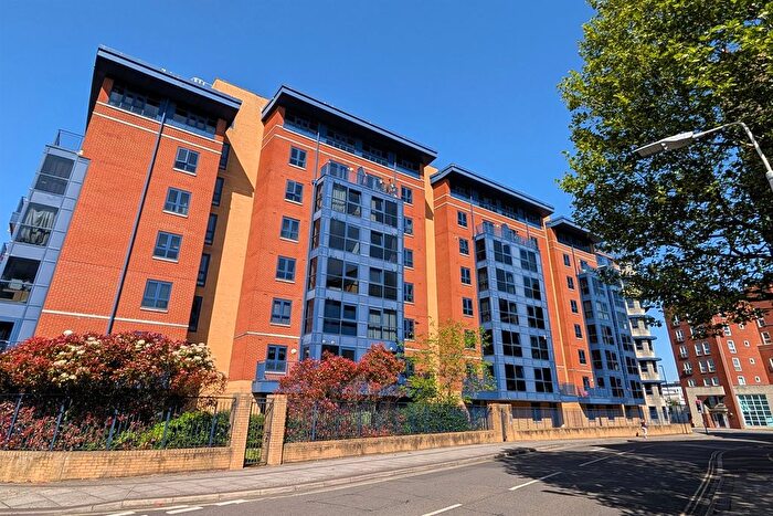 2 Bedroom Flat To Rent In Charter House, SO14