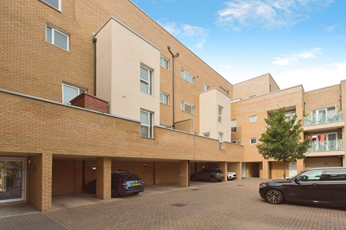2 Bedroom Flat For Sale In Falmouth Avenue, Cambridge, CB3