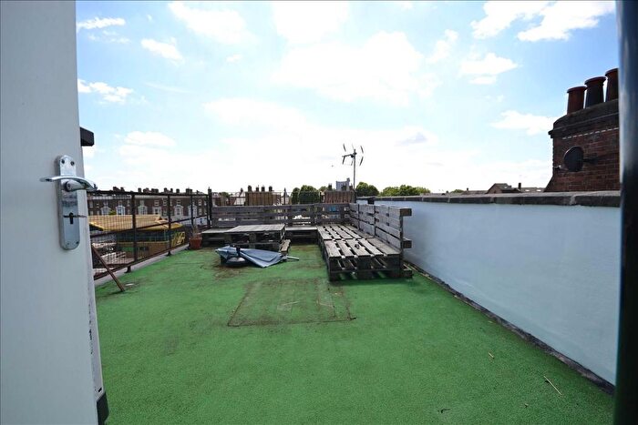 3 Bedroom Flat To Rent In Harvist Road, London, NW6