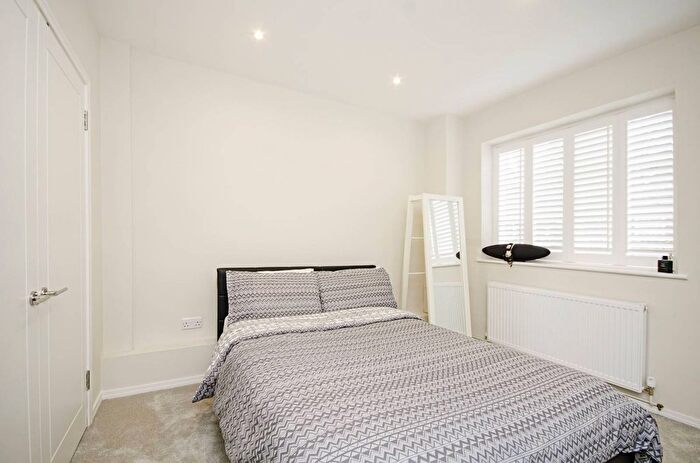 2 Bedroom Flat To Rent In Carlton Hill, St John's Wood, London, NW8
