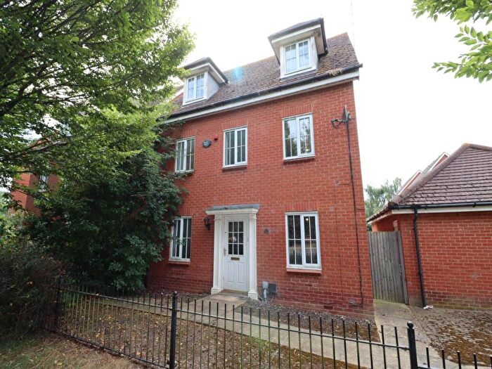 6 Bedroom House To Rent In Cunningham Avenue, Hatfield, Hertfordshire, AL10