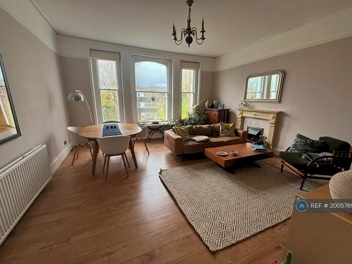 2 Bedroom Flat To Rent In Leyland Road, London, SE12