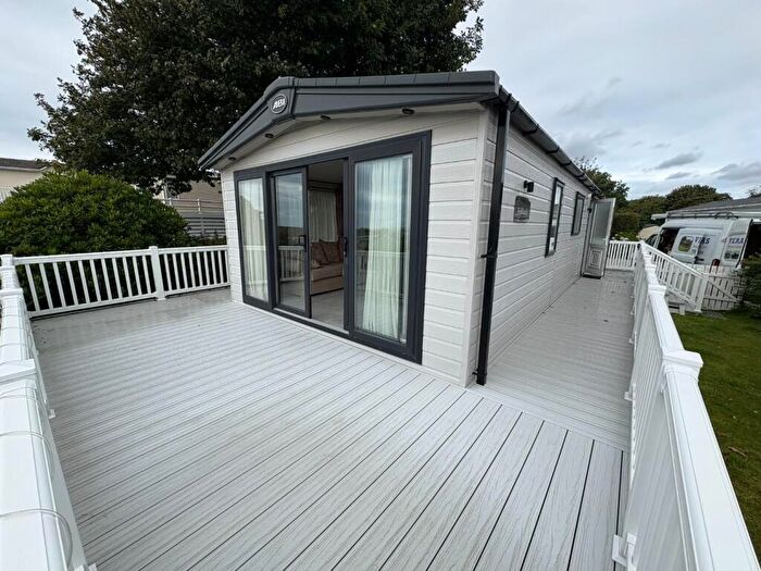 2 Bedroom Property For Sale In Morfa Bychan, LL49