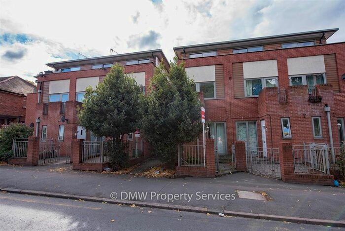 2 Bedroom Flat For Sale In Hucknall Road, Nottingham, NG5
