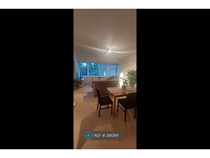 2 Bedroom Flat To Rent In Clairville Court, Reigate, RH2