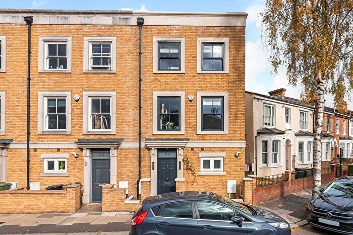 4 Bedroom End Terrace House For Sale In Hinton Road, Herne Hill, London, SE24