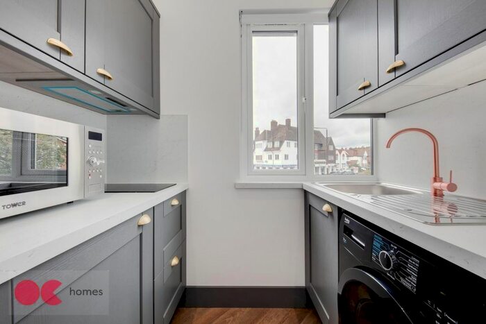 1 Bedroom Flat To Rent In Station Square, Gidea Park, Romford, RM2