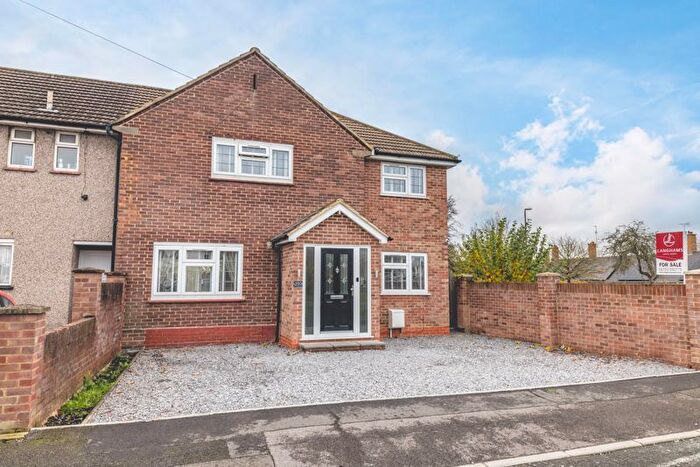4 Bedroom Terraced House For Sale In Cippenham Lane, Slough, SL1