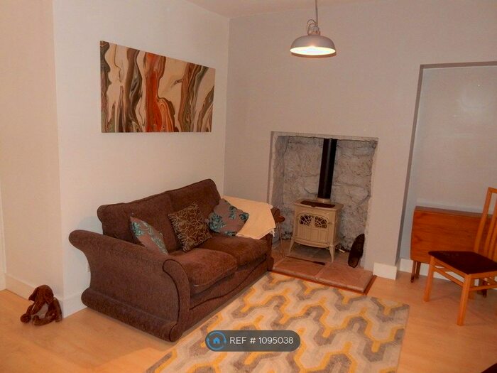 2 Bedroom Flat To Rent In Abbey Place, Aberdeen, AB11