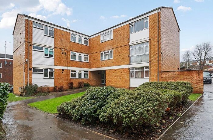 2 Bedroom Flat For Sale In Deepdale, Bracknell, RG12