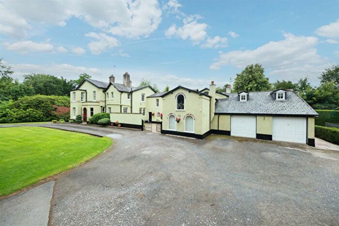 8 Bedroom Detached House For Sale In A Beautifully Presented Detached Family Residence In Hartford, CW8