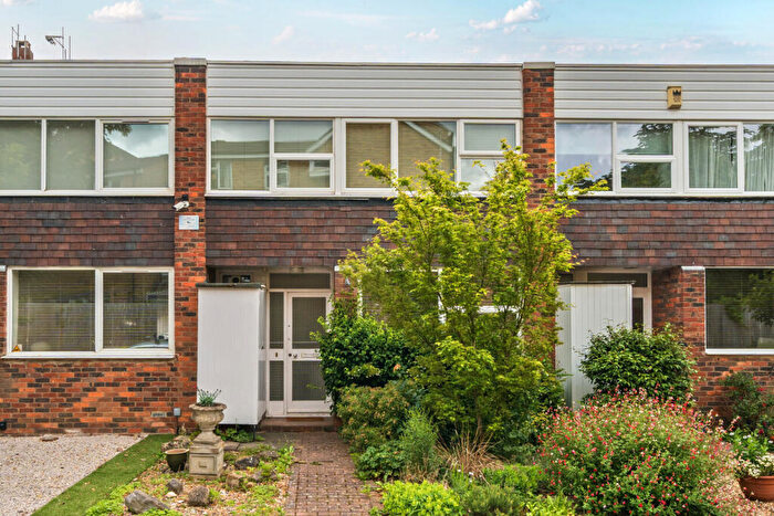 4 Bedroom Terraced House For Sale In Alton Gardens, Beckenham, BR3