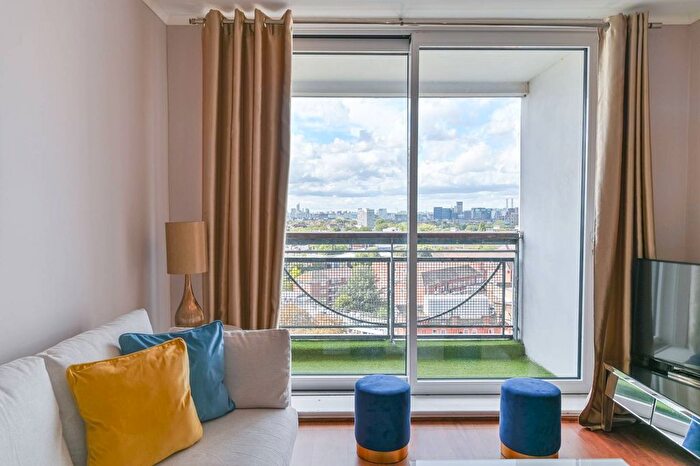 2 Bedroom Flat For Sale In Stockwell Road, Stockwell, London, SW9