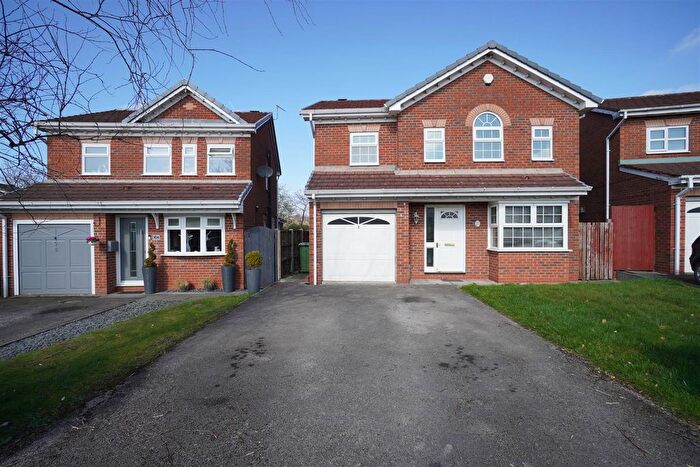 4 Bedroom Detached House To Rent In Sandalwood, Westhoughton, Bolton, BL5