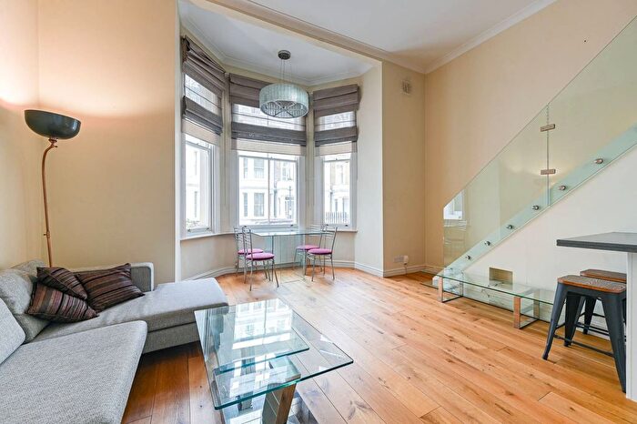 1 Bedroom Flat For Sale In Penywern Road, Earls Court, London, SW5