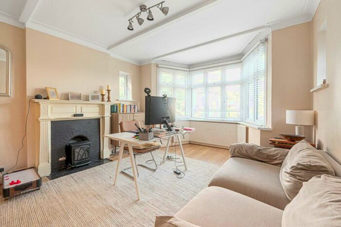 4 Bedroom House To Rent In Nether Street, West Finchley, London, N12