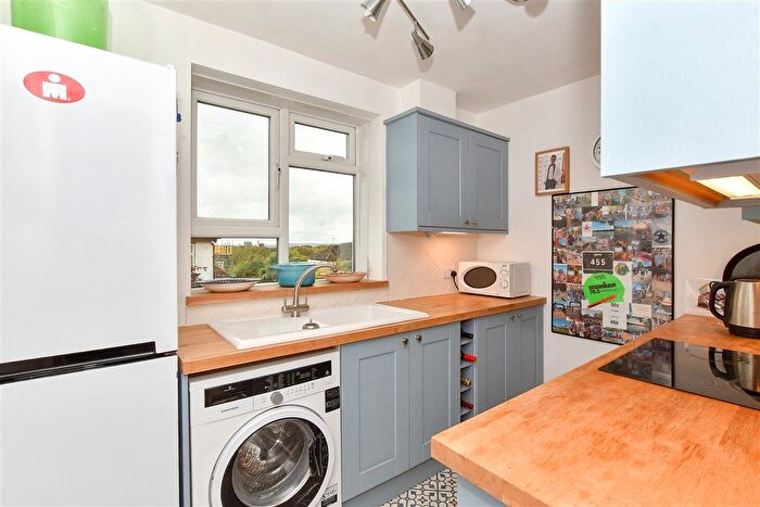 2 Bedroom Flat For Sale In Montalt Road, Woodford Green, Essex, IG8