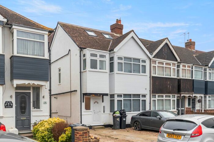 Studio To Rent In Shelson Avenue, Feltham, TW13