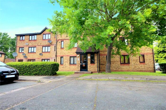 1 Bedroom Flat To Rent In Westfield Close, Enfield, Middlesex, EN3
