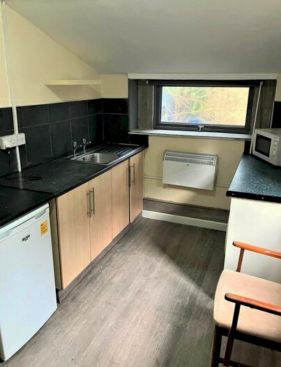 Studio To Rent In Gordon Road, Roath, Cardiff, CF24