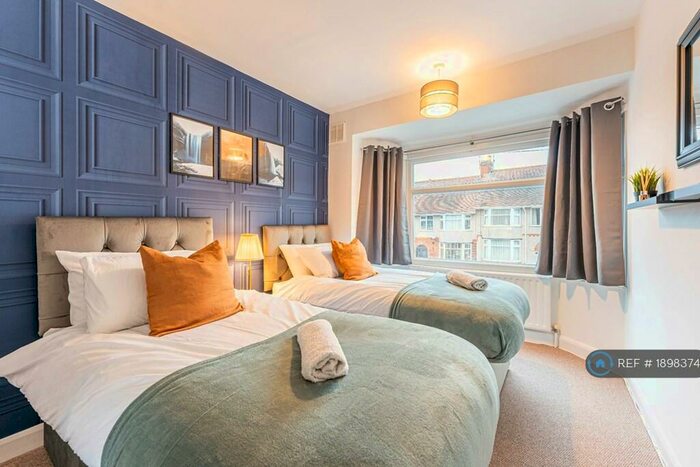 3 Bedroom Terraced House To Rent In The Headlands, Coventry, CV5