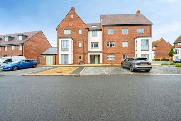 2 Bedroom Apartment For Sale In Axtell Way, Weston Turville, Aylesbury, HP22