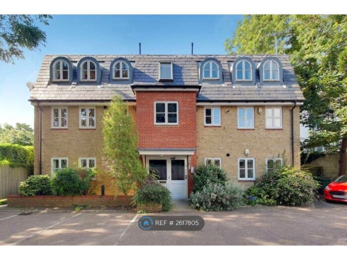 2 Bedroom Flat To Rent In Oak Tree Court, London, SW2