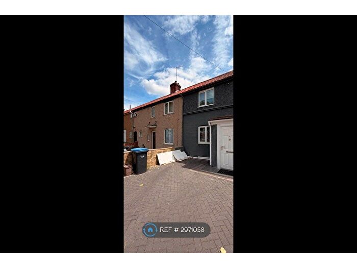 2 Bedroom Flat To Rent In The Link, Enfield, EN3