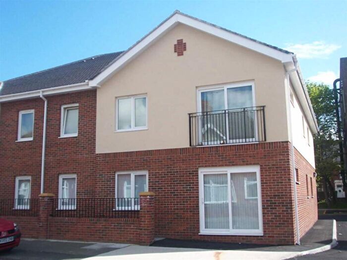 2 Bedroom Apartment For Sale In Reiver Court, Wallsend, NE28