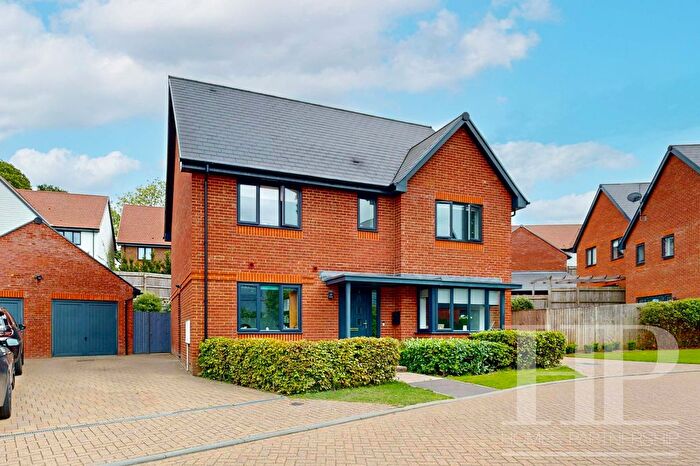 4 Bedroom Detached House For Sale In Buckingham Gate, Handcross, RH17