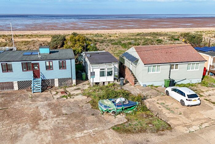 1 Bedroom Lodge For Sale In Snettisham, King's Lynn, Norfolk, PE31