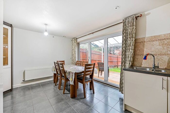 4 Bedroom Terraced House For Sale In Finefield Walk, Slough, SL1