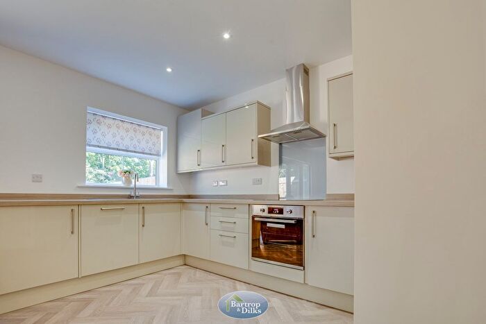 2 Bedroom Semi-Detached Bungalow For Sale In Hewer Drive, Costhorpe, S81