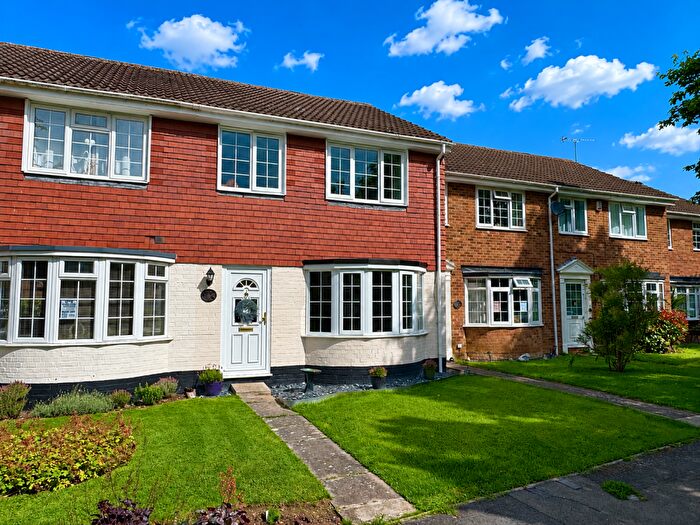 3 Bedroom Terraced House For Sale In Hazley Walk, Buckingham, MK18