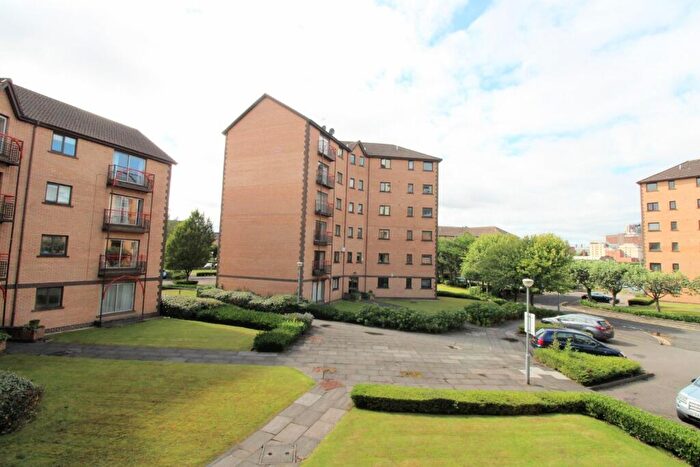 3 Bedroom Flat To Rent In Riverview Gardens, Glasgow, G5